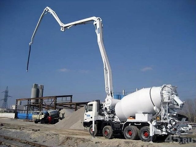 Фото бетононасоса для подачи бетона на строительный объект в Туле и области