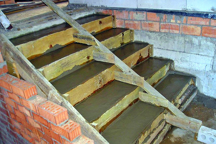 Фото заливки бетоном лестницы